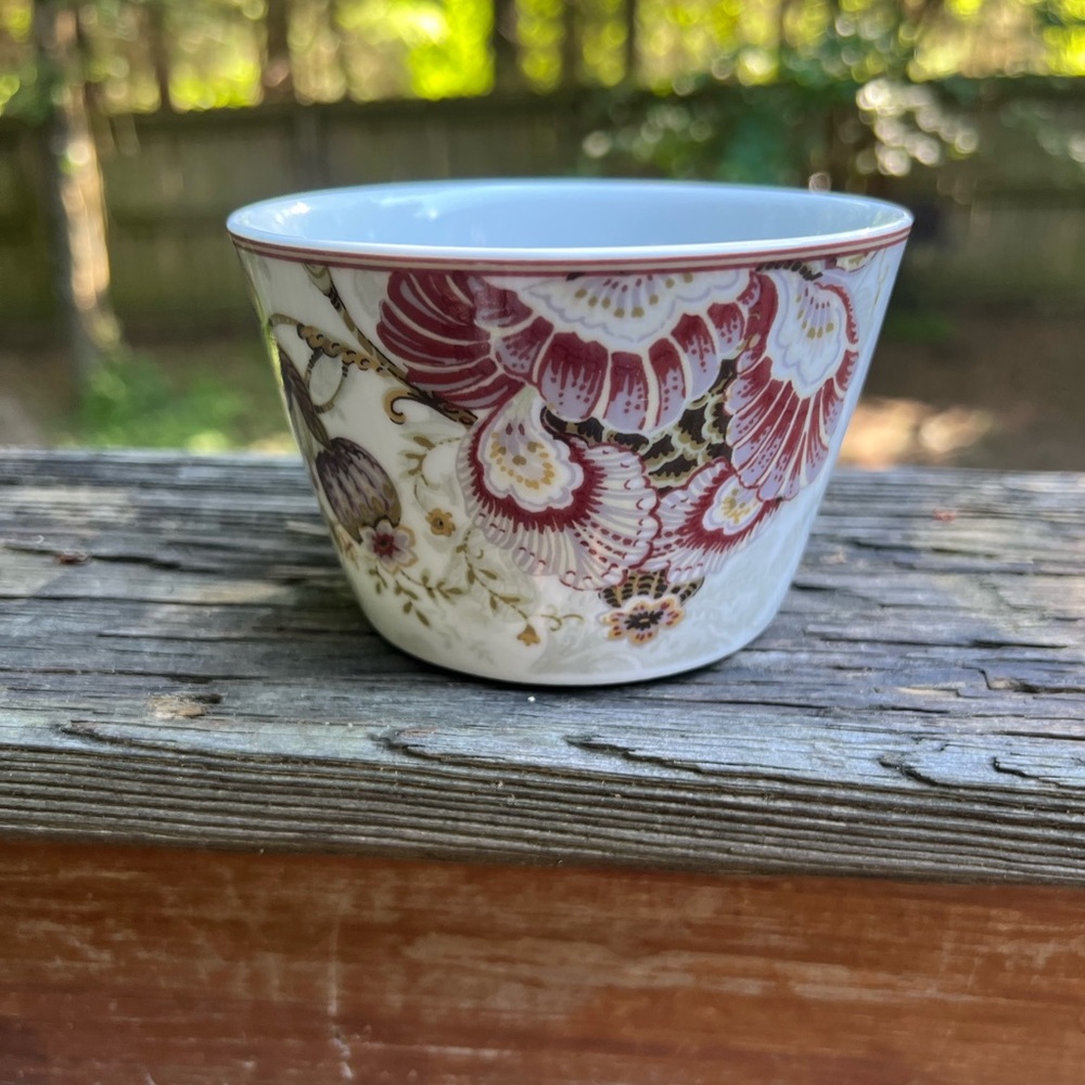 222 FIFTH Gabrielle Cream Appetizer Floral Design Bowl EUC